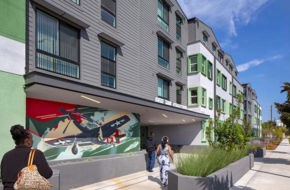 Red Tail Crossing landing